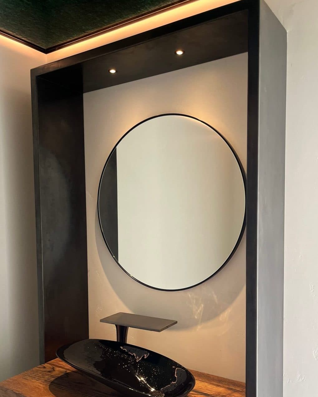 Round Mirror — view 2