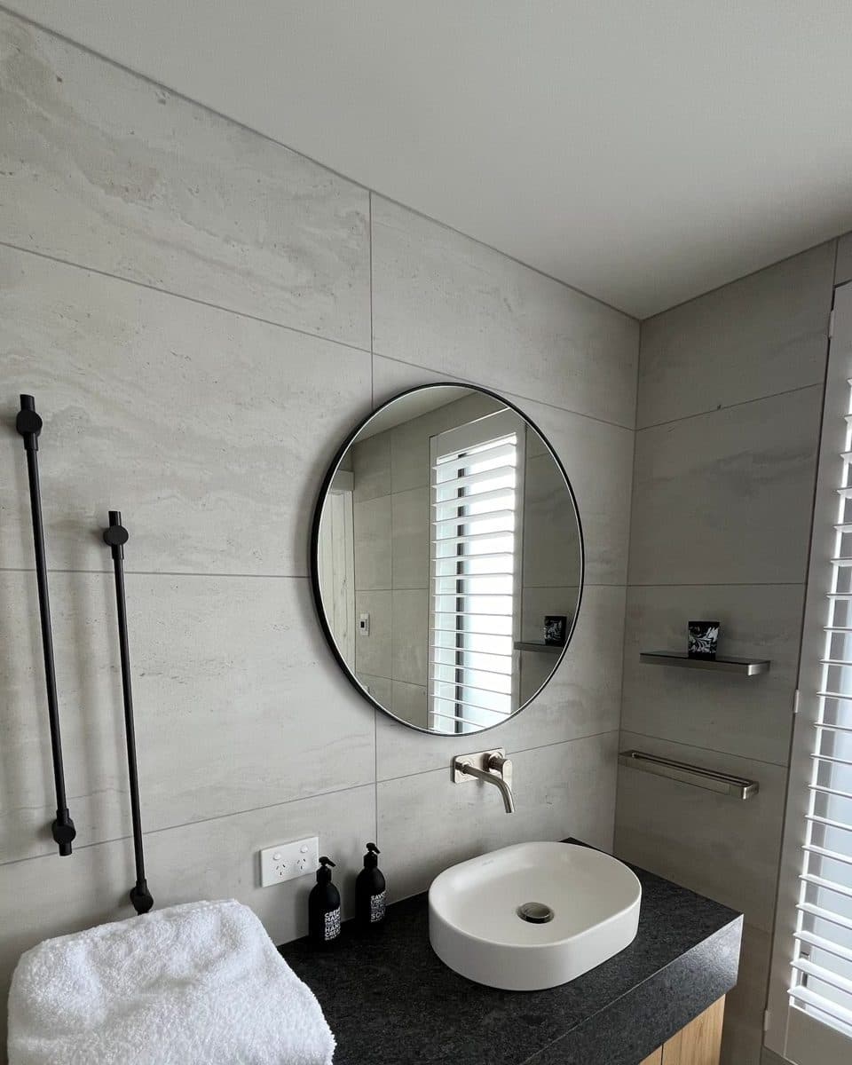 Round Mirror — view 3